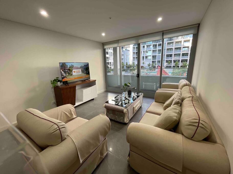 Olympic Park Next To Stadium 2b2b1p1study Apartment *